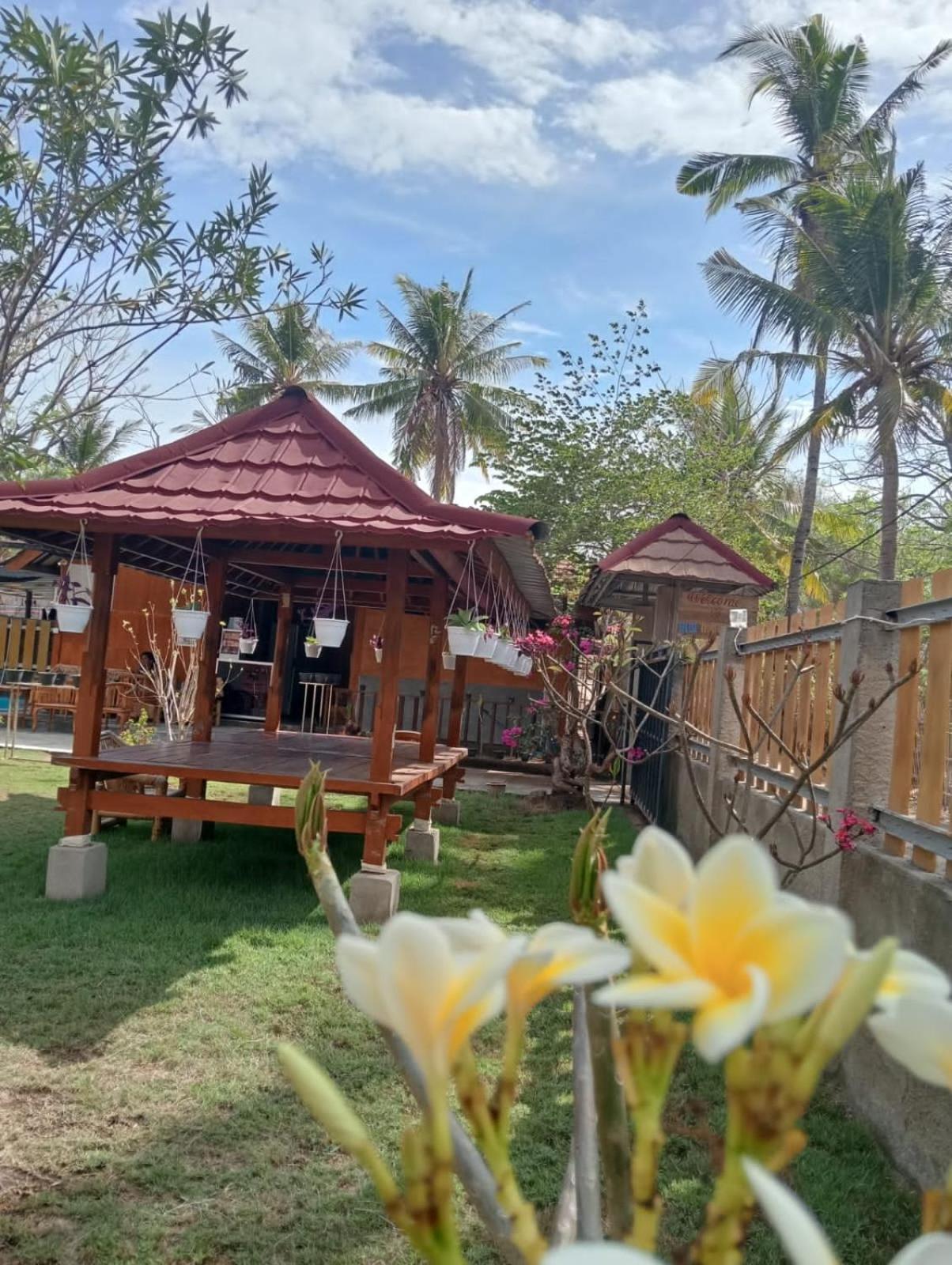 Blue Moon Meno Hotel Gili Meno Ngoại thất bức ảnh
