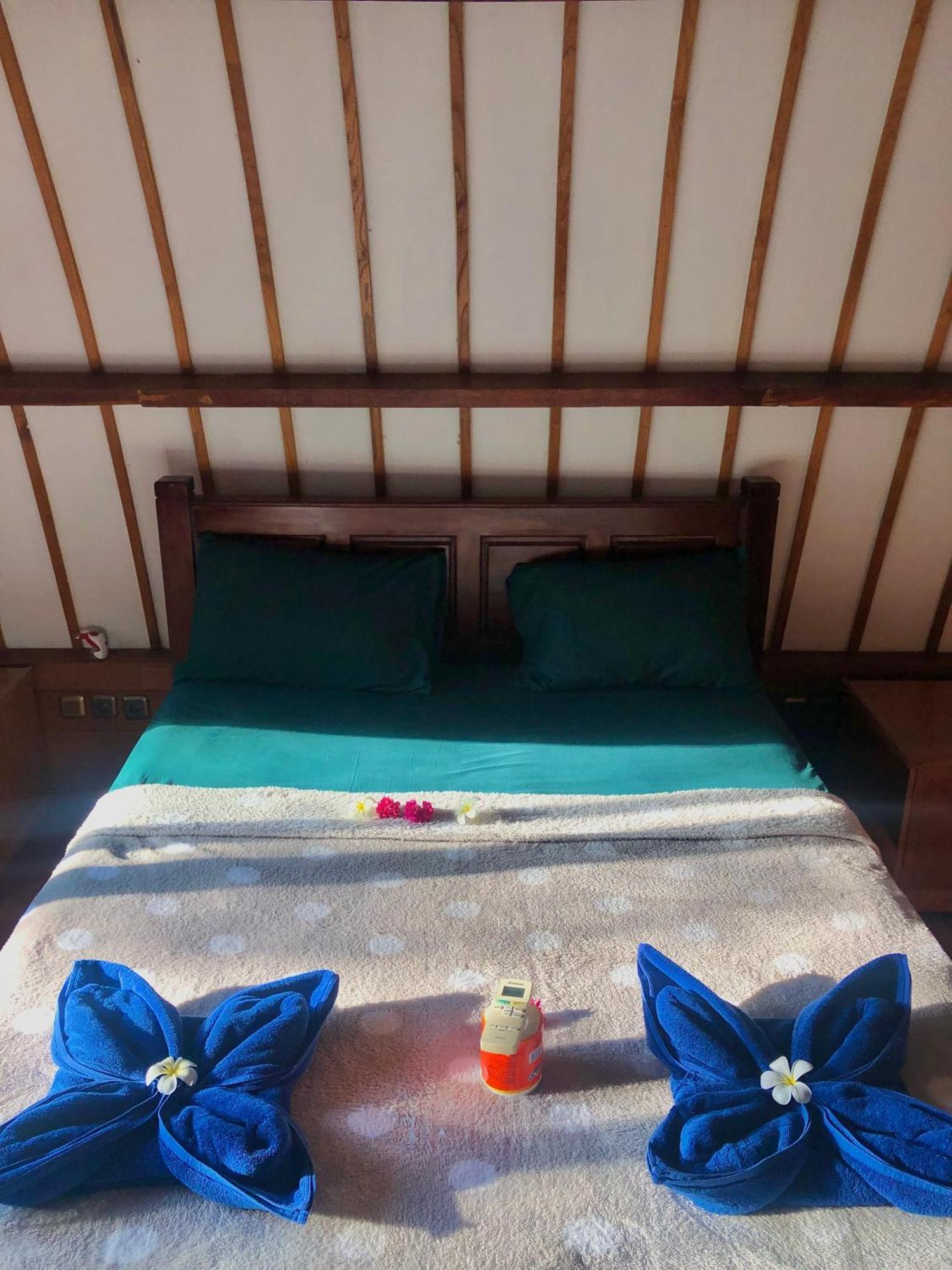 Blue Moon Meno Hotel Gili Meno Ngoại thất bức ảnh