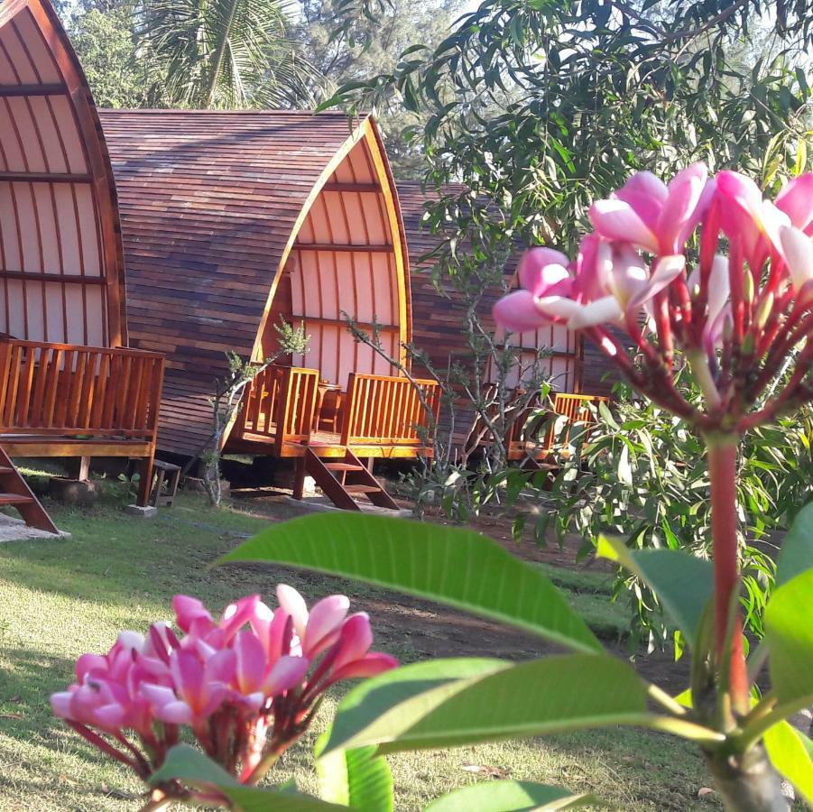 Blue Moon Meno Hotel Gili Meno Ngoại thất bức ảnh
